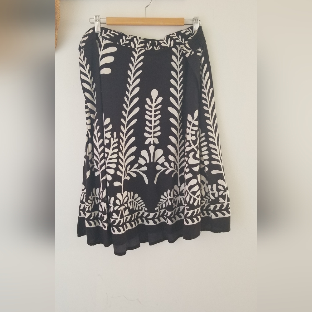 Studio West Black and white skirt